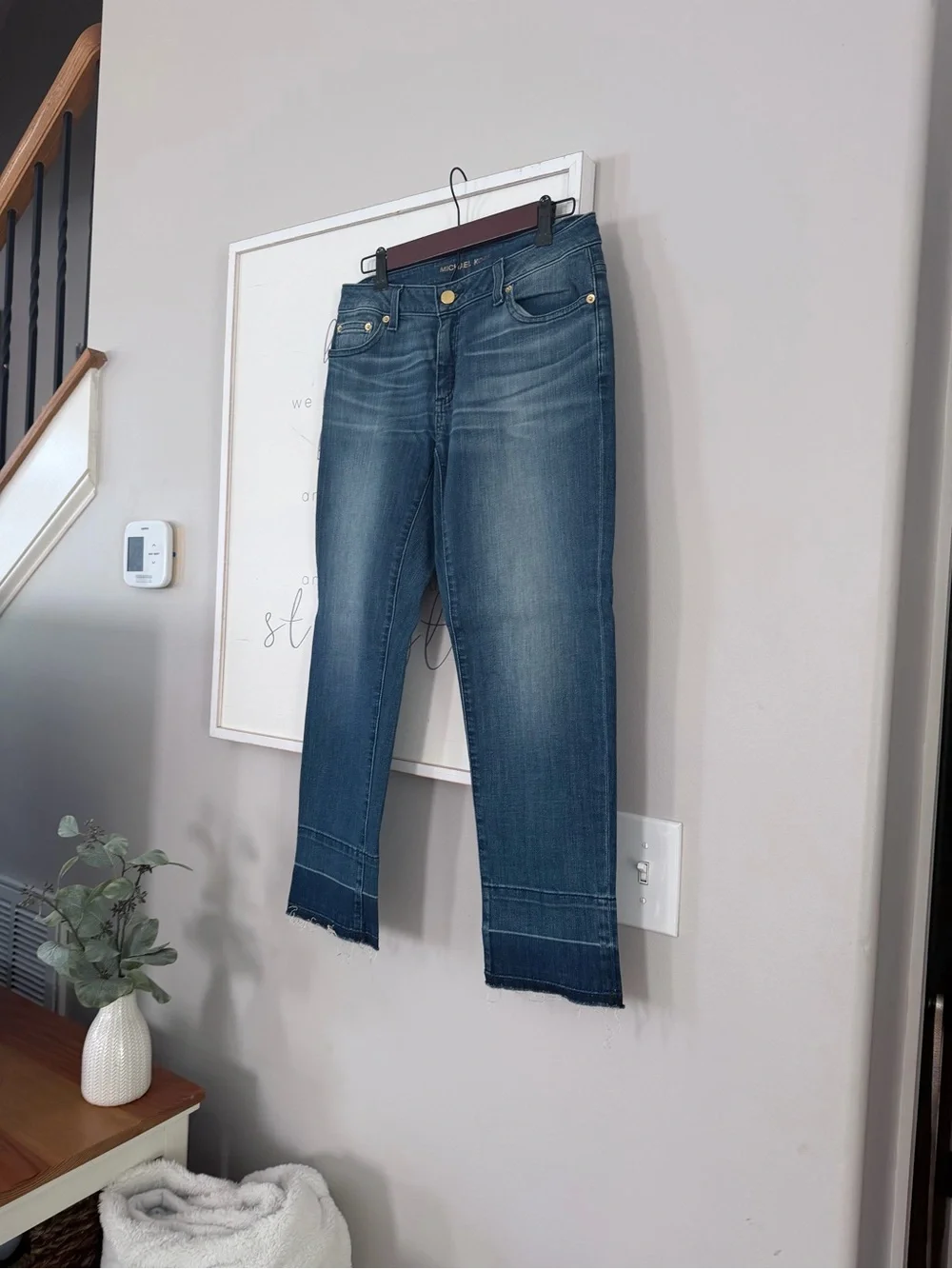 Michael KORS Raw Hem Edge Two Tone Cropped Denim Blue Jeans Distressed Size 2
